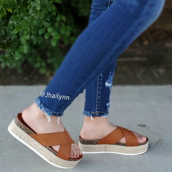 Cognac crisscross espadrille Sandal - Picture 5 of 7